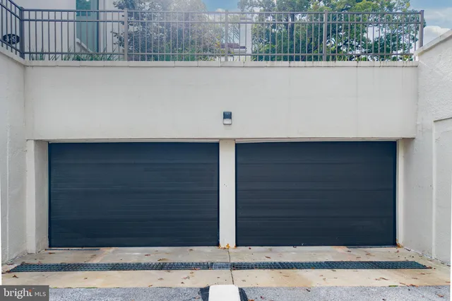 $525,000 | 2 Ile Dhuyere, Unit 2, Devon, PA 19333