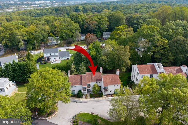 $525,000 | 2 Ile Dhuyere, Unit 2, Devon, PA 19333