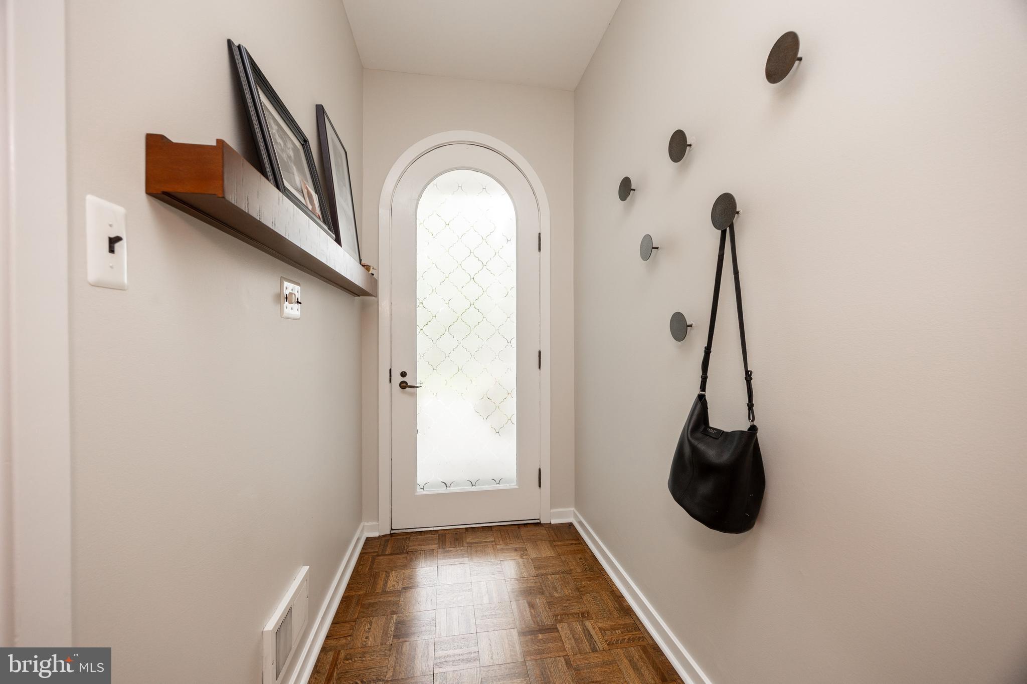 2 Ile Dhuyere, Unit 2 Devon, PA 19333 - Photo 4 of 56 Entrance Area