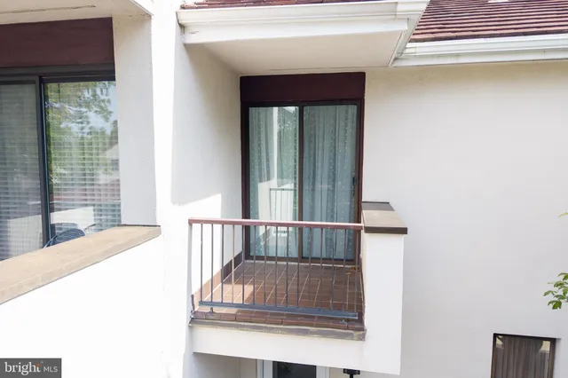 $525,000 | 2 Ile Dhuyere, Unit 2, Devon, PA 19333