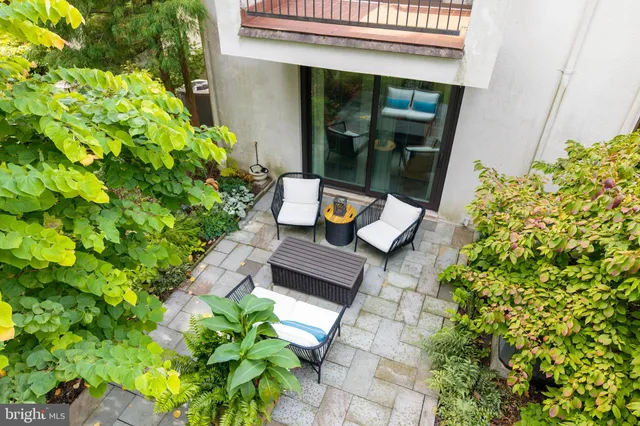 $525,000 | 2 Ile Dhuyere, Unit 2, Devon, PA 19333