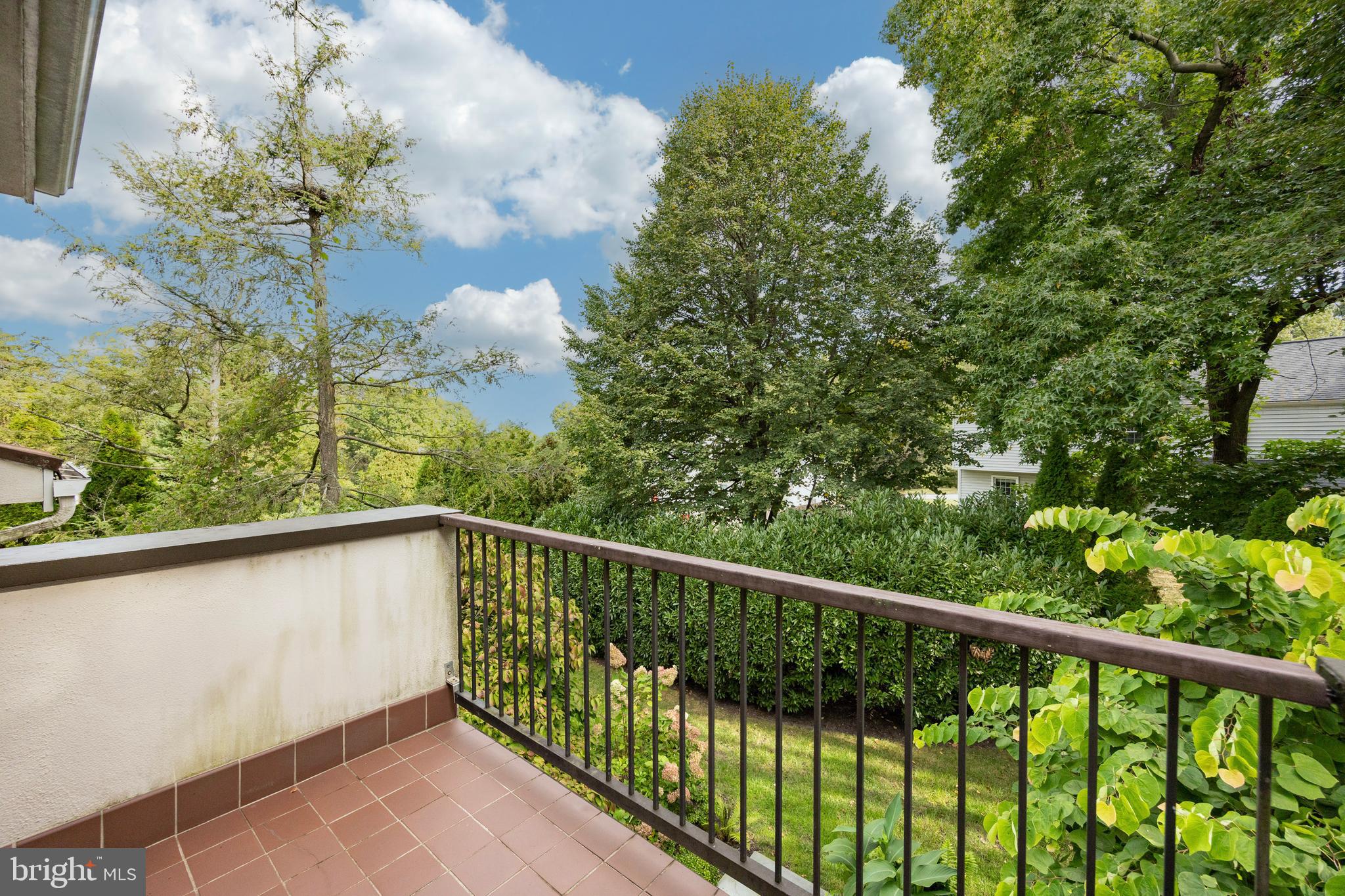 2 Ile Dhuyere, Unit 2 Devon, PA 19333 - Photo 51 of 56