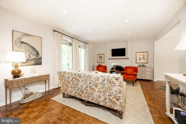 $525,000 | 2 Ile Dhuyere, Unit 2, Devon, PA 19333