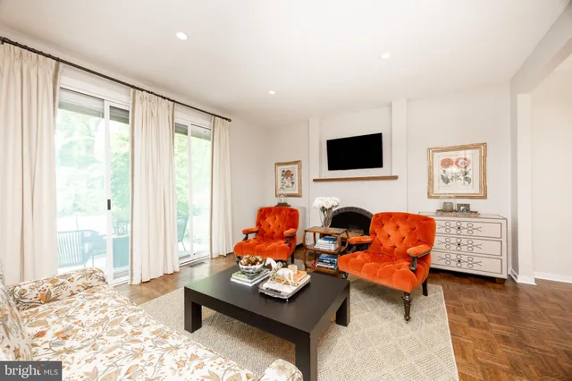 $525,000 | 2 Ile Dhuyere, Unit 2, Devon, PA 19333