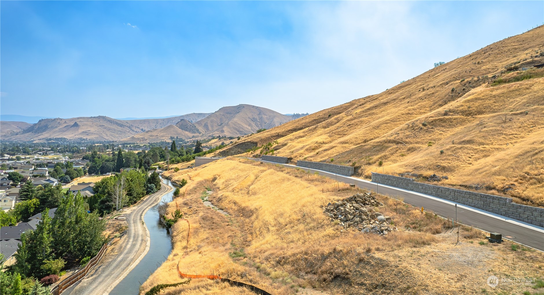 1837 Broadway Place Wenatchee, WA 98801 - Photo 8 of 10 a view of an ocean