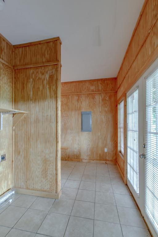 4314 Kinneys Road Springfield, TN 37172 - Photo 11 of 28 a view of a bathroom with a tub