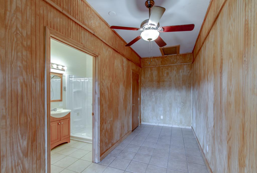 4314 Kinneys Road Springfield, TN 37172 - Photo 12 of 28 a view of a hallway with a room