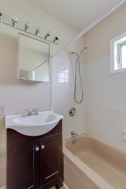4314 Kinneys Road Springfield, TN 37172 - Photo 19 of 28 a bathroom with a sink vanity mirror and bathtub