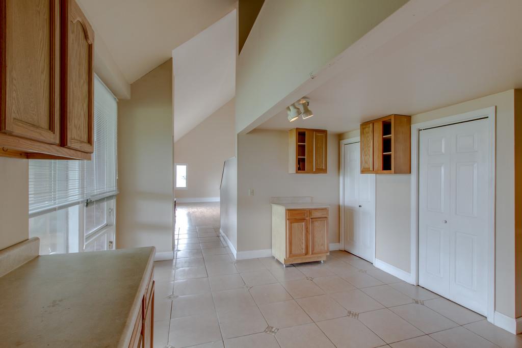 4314 Kinneys Road Springfield, TN 37172 - Photo 10 of 28 a view of a hallway with entryway and kitchen view