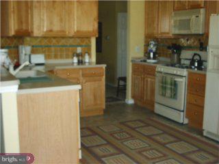 9 Stanford Road East Pennington, NJ 08534 - Photo 4 of 6 Gallery Image 4