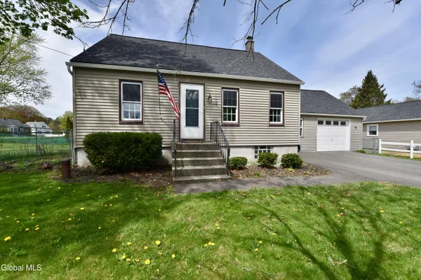 $279,000 | 10 Koon Street, North Greenbush, NY 12198