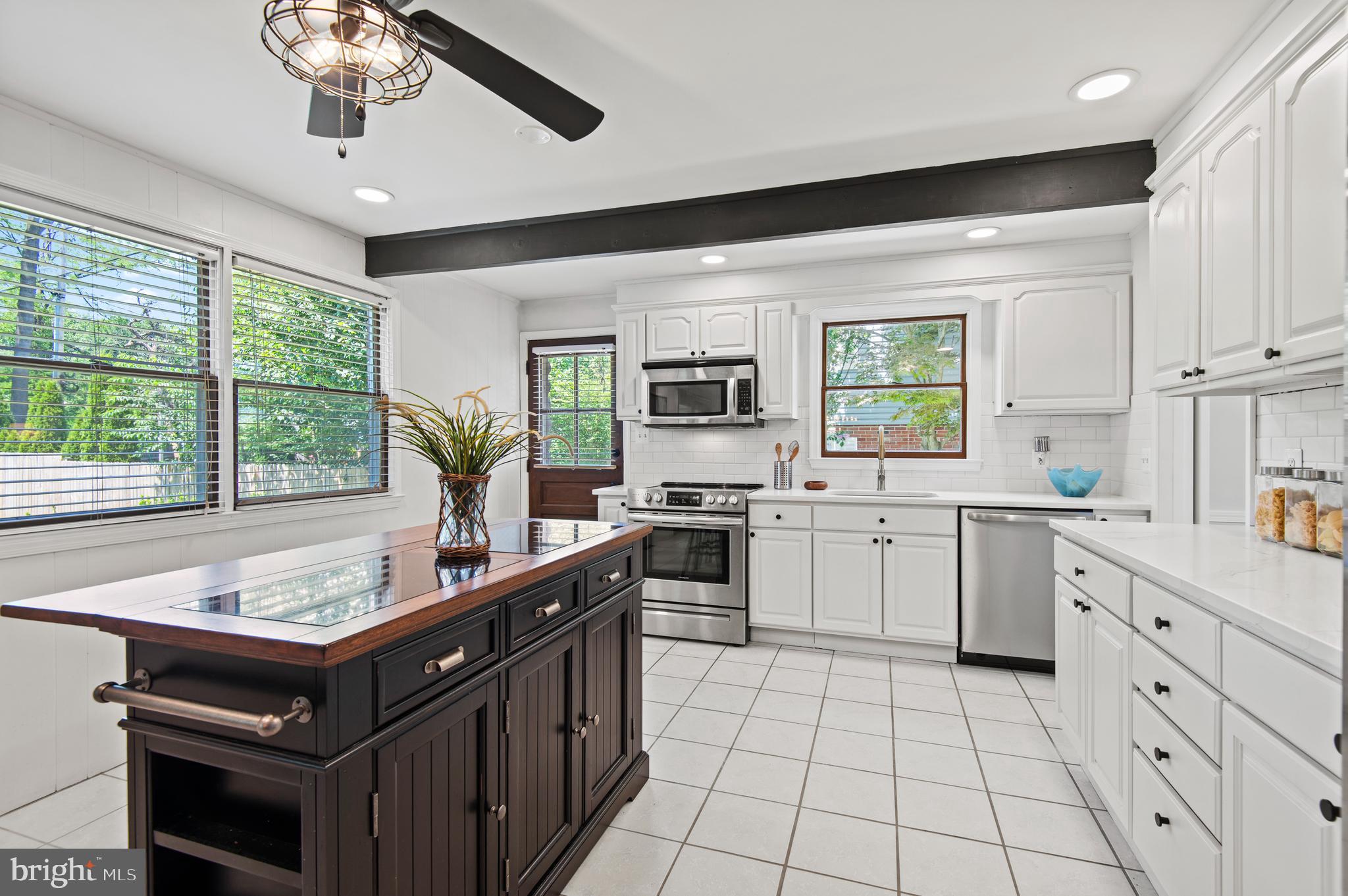 264 East Padonia Road Cockeysville, MD 21030 - Photo 10 of 49 Kitchen with Stainless Steel Appliances