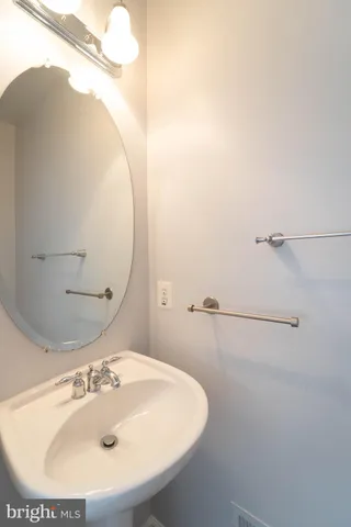 $3,550 | 4631 Carisbrooke Lane, Fairfax, VA 22030