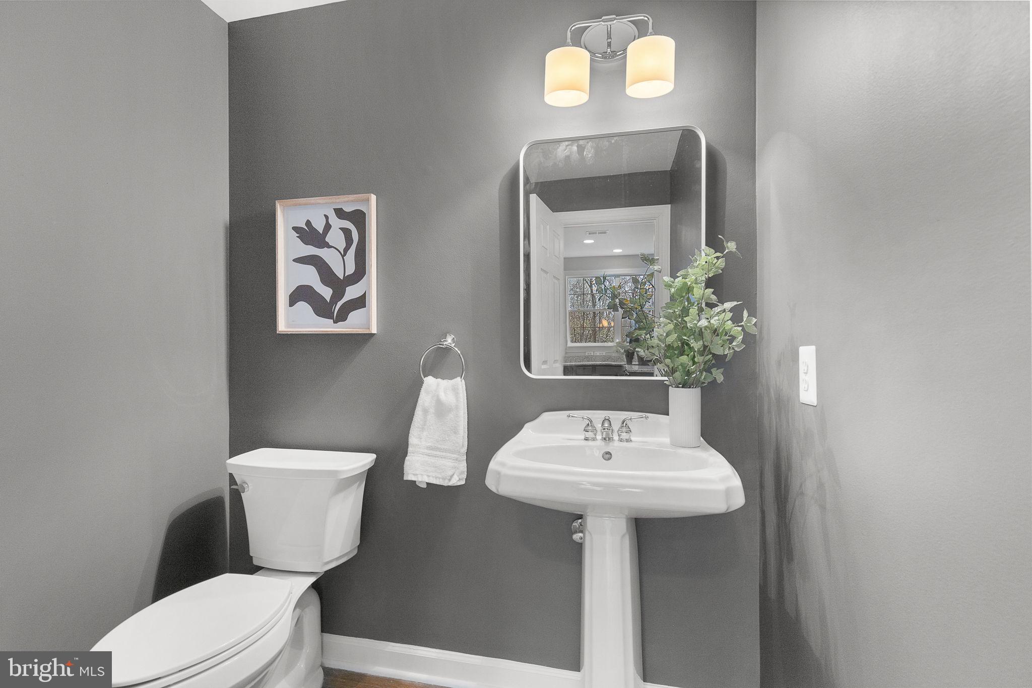 15686 Avocet Loop Woodbridge, VA 22191 - Photo 16 of 33 a bathroom with a toilet sink and mirror