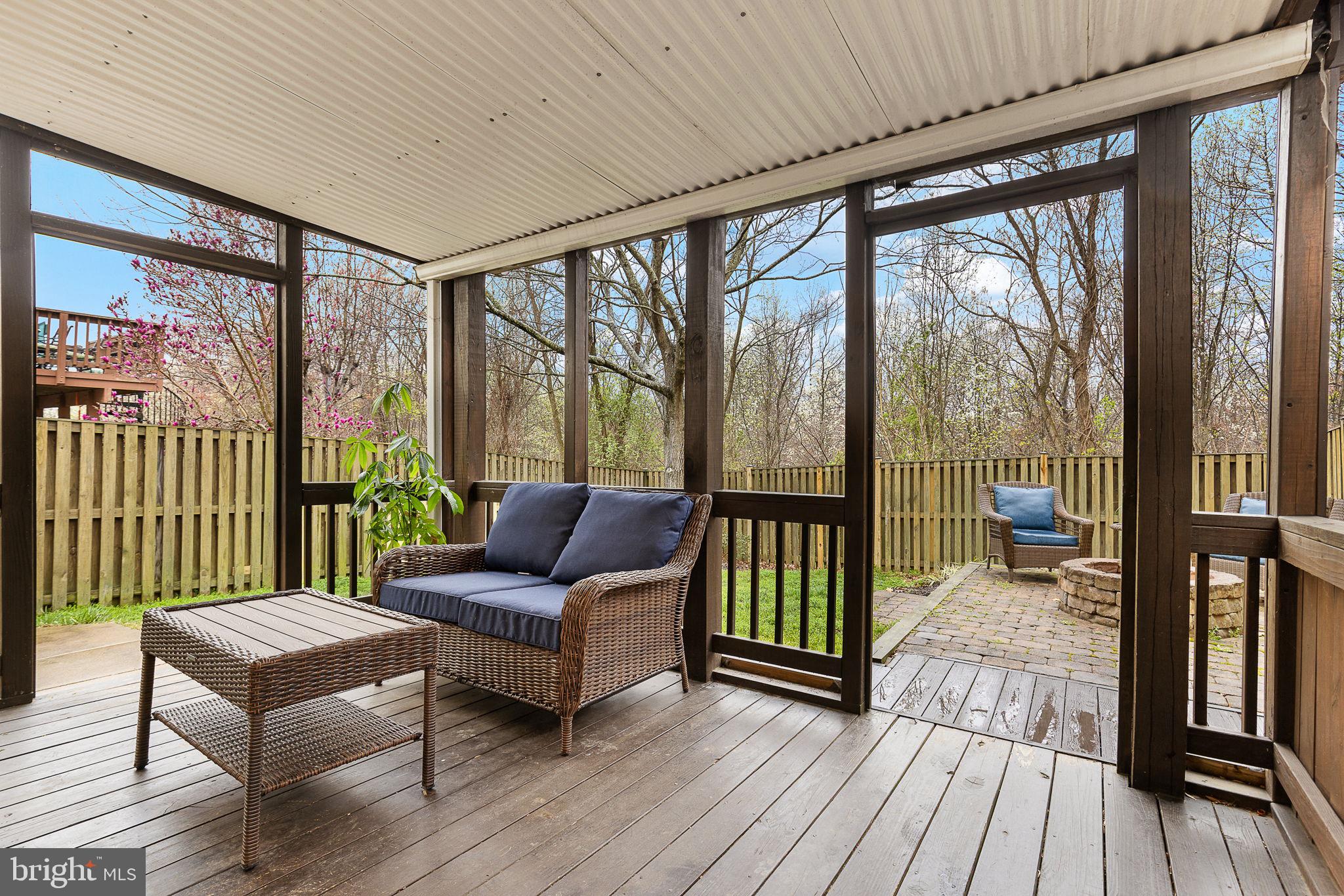15686 Avocet Loop Woodbridge, VA 22191 - Photo 30 of 33 a living room with furniture and a large window