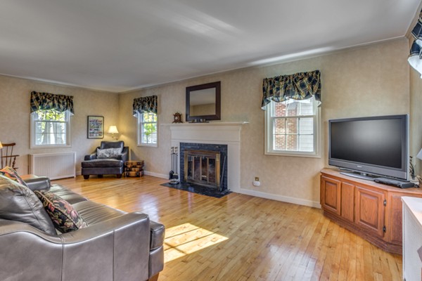 66 Fairbanks Road Milton, MA 02186 - Photo 4 of 30 Gallery Image 4