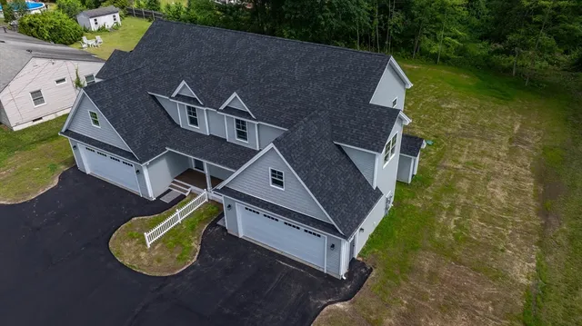 $575,000 | 72 North Mast Street, Unit 1, Goffstown, NH 03045