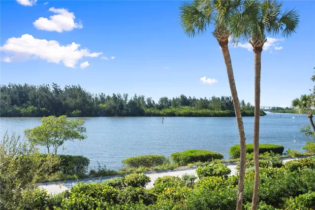$1,100,000 | 8865 West Orchid Island Circle, Unit 207, Vero Beach, FL 32963