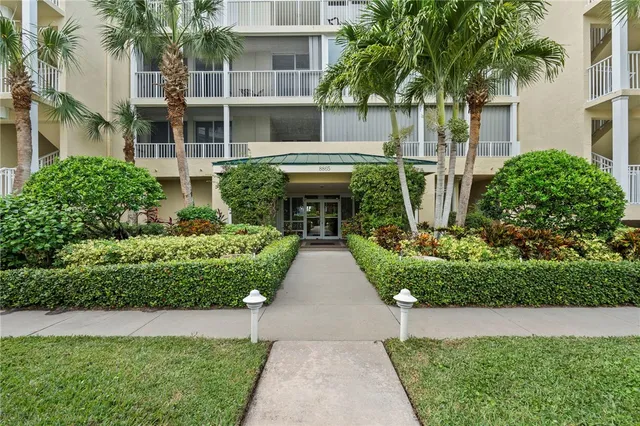 $1,100,000 | 8865 West Orchid Island Circle, Unit 207, Vero Beach, FL 32963