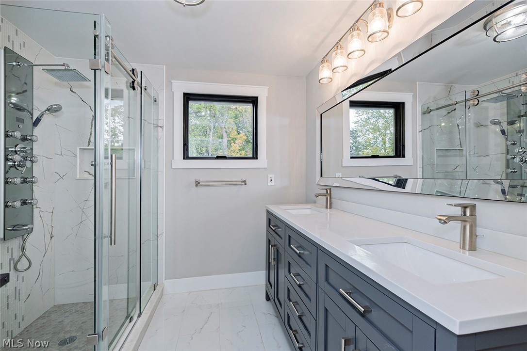 20601 Shelburne Road Shaker Heights, OH 44122 - Photo 21 of 29 Full bath on third level.
