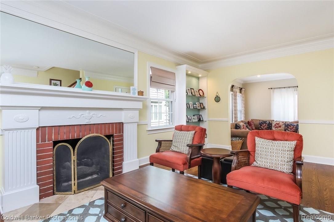 316 Merriweather Road Grosse Pointe, MI 48236 - Photo 5 of 46 008-Living_Room-5853484-medium.jpg