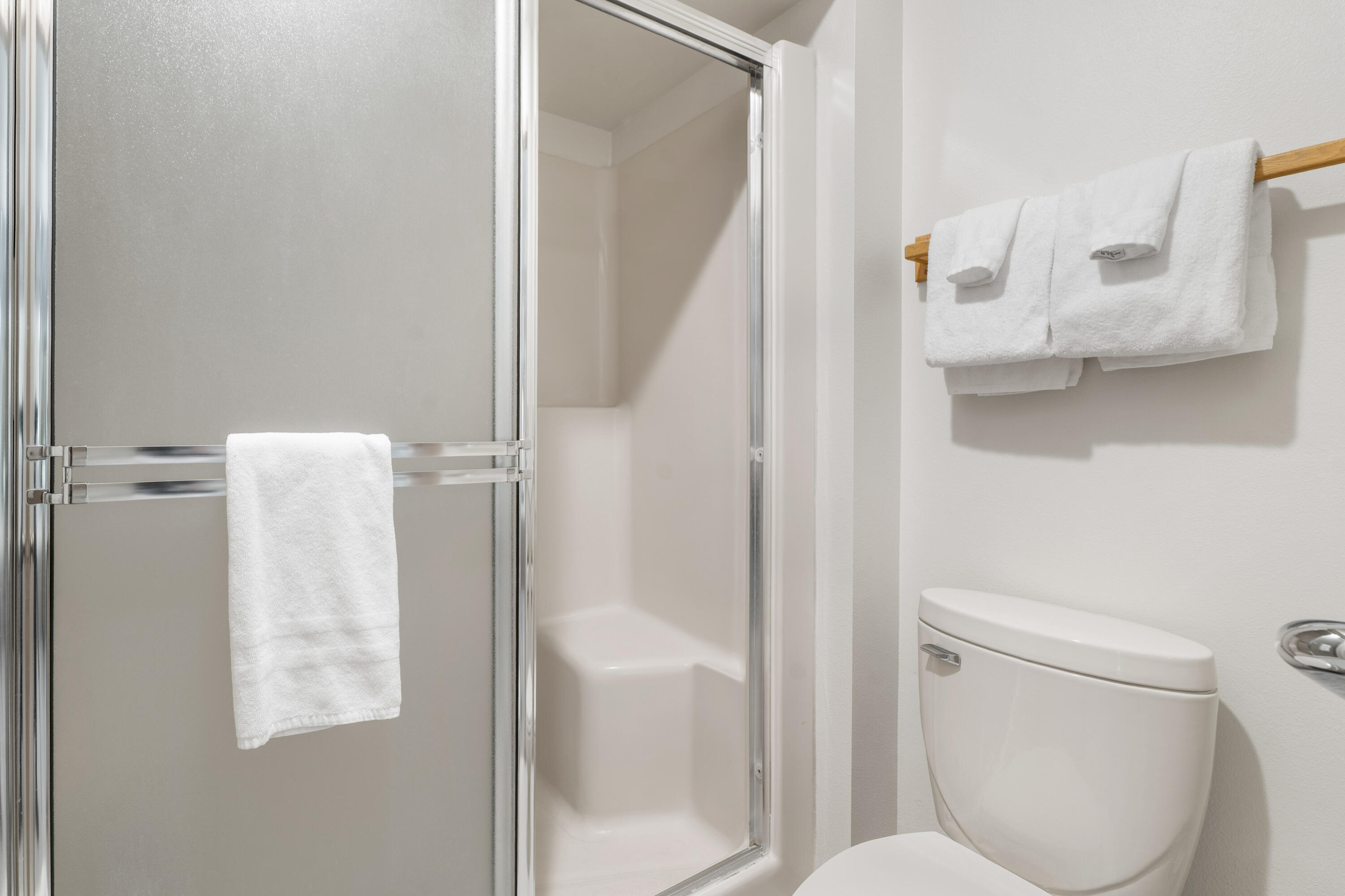 57387 Beaver Ridge Loop, Unit 37 Sunriver, OR 97707 - Photo 18 of 27 08-Bathroom