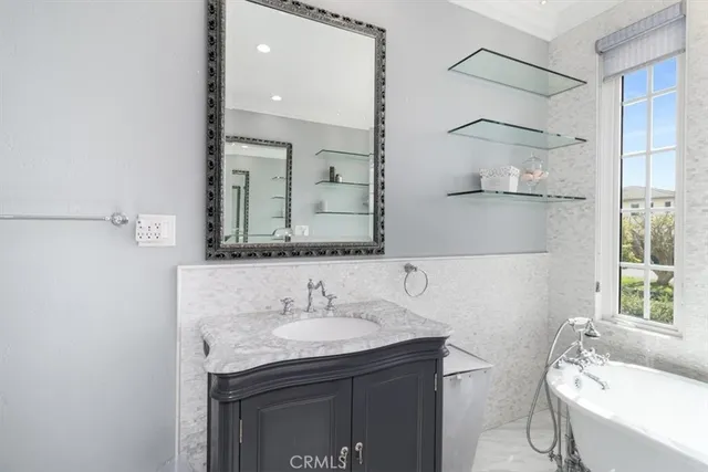 $2,695,000 | 5342 Kenilworth Drive, Huntington Beach, CA 92649