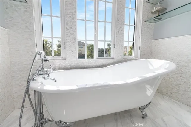 $2,695,000 | 5342 Kenilworth Drive, Huntington Beach, CA 92649