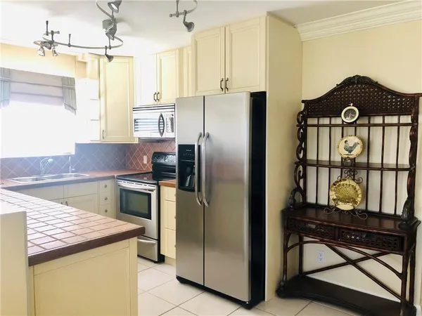 $1,900 | 137 Farnham F, Unit 137, Deerfield Beach, FL 33442
