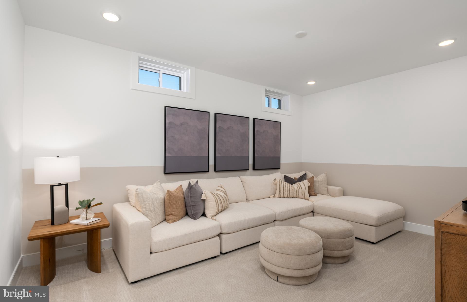 18279 Cresswell Rst Lane Leesburg, VA 20176 - Photo 38 of 60 a living room with furniture and a lamp