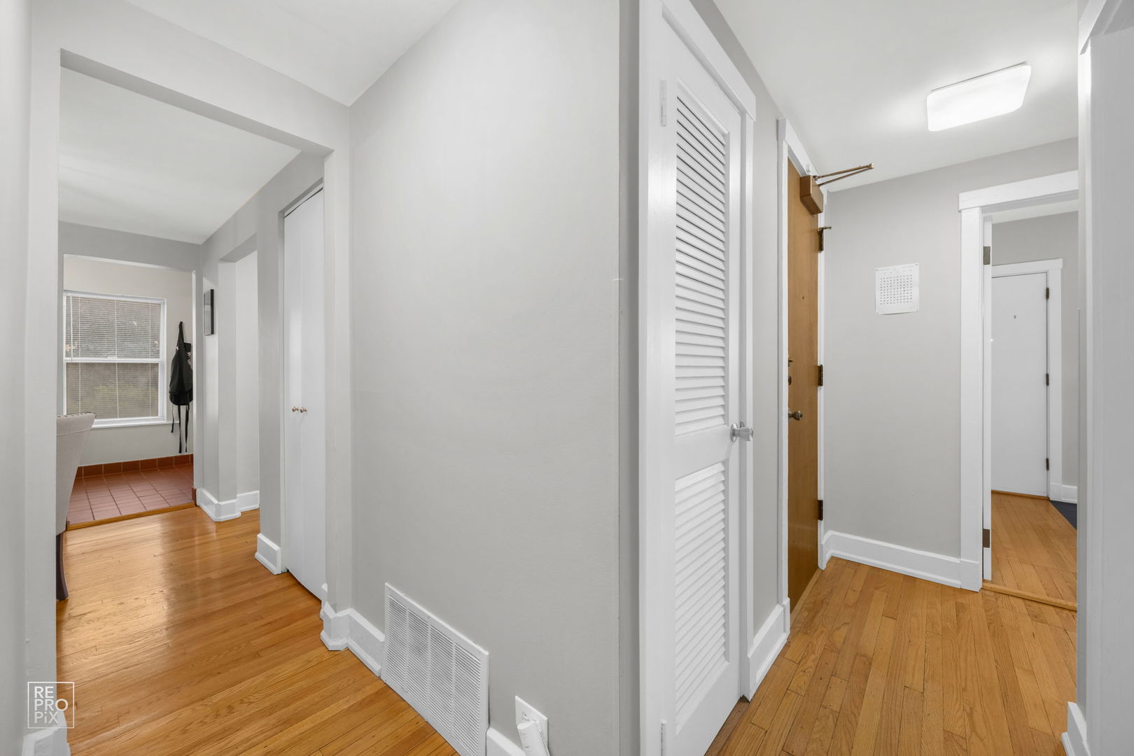 853 West Carmen Avenue, Unit 2D Chicago, IL 60640 - Photo 12 of 22 a view of a hallway with wooden floor
