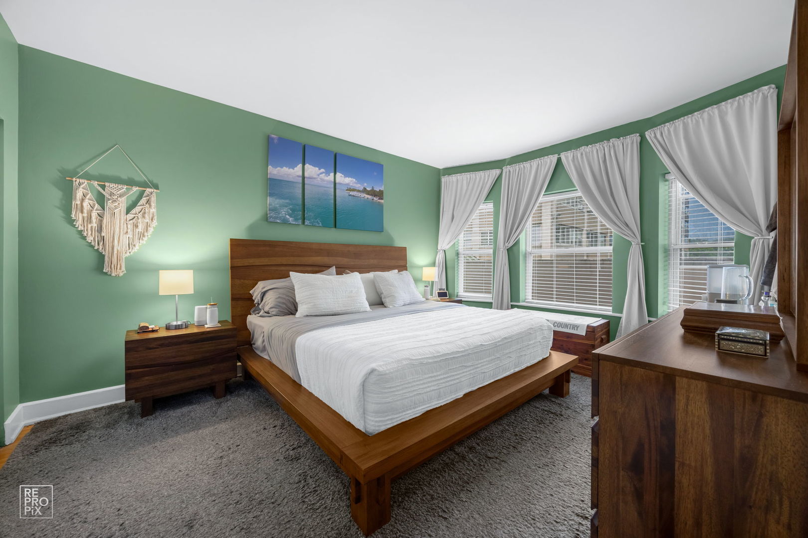 853 West Carmen Avenue, Unit 2D Chicago, IL 60640 - Photo 13 of 22 a bedroom with a bed and a window