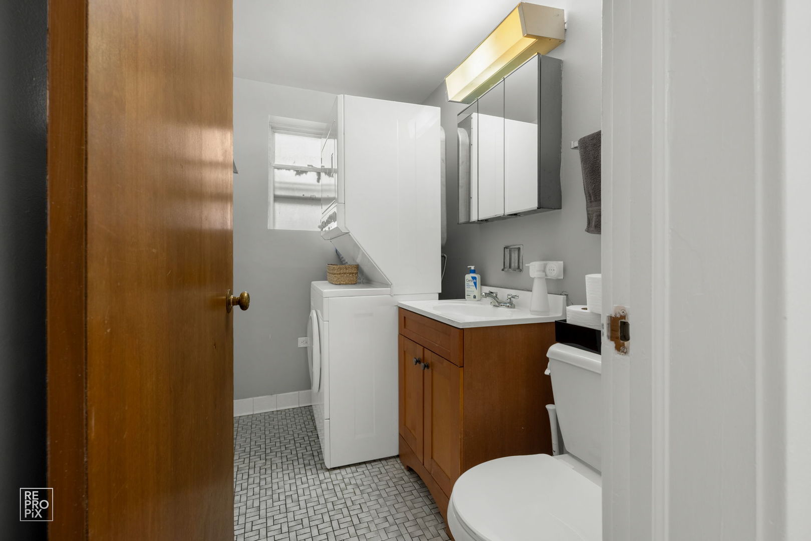 853 West Carmen Avenue, Unit 2D Chicago, IL 60640 - Photo 17 of 22 a bathroom with a sink toilet and mirror