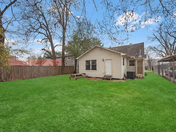 $1,600 | 1211 Bigelow Street, Houston, TX 77009