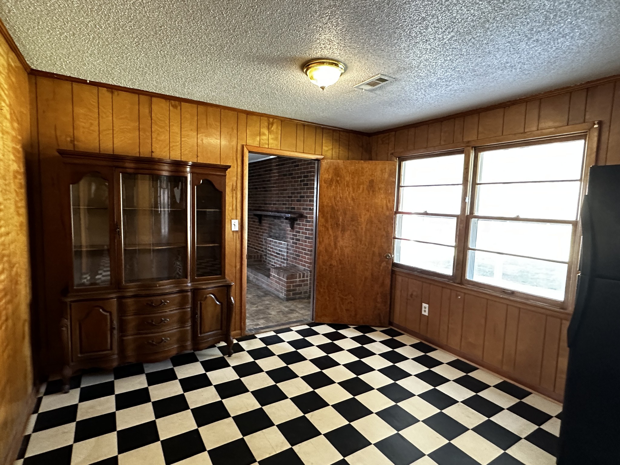 71 Hillcrest Villa Road Manchester, TN 37355 - Photo 12 of 47 a black and white checkered floor with a black white checkered floor next to a window