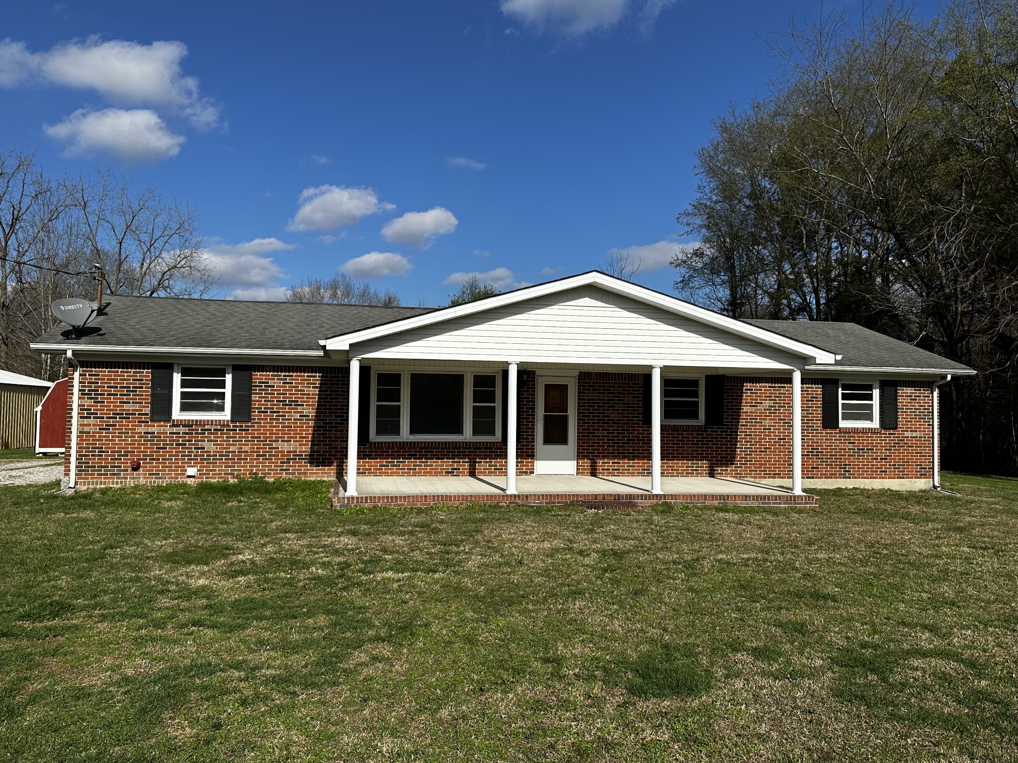 71 Hillcrest Villa Road Manchester, TN 37355 - Photo 2 of 47 a front view of a house with a yard