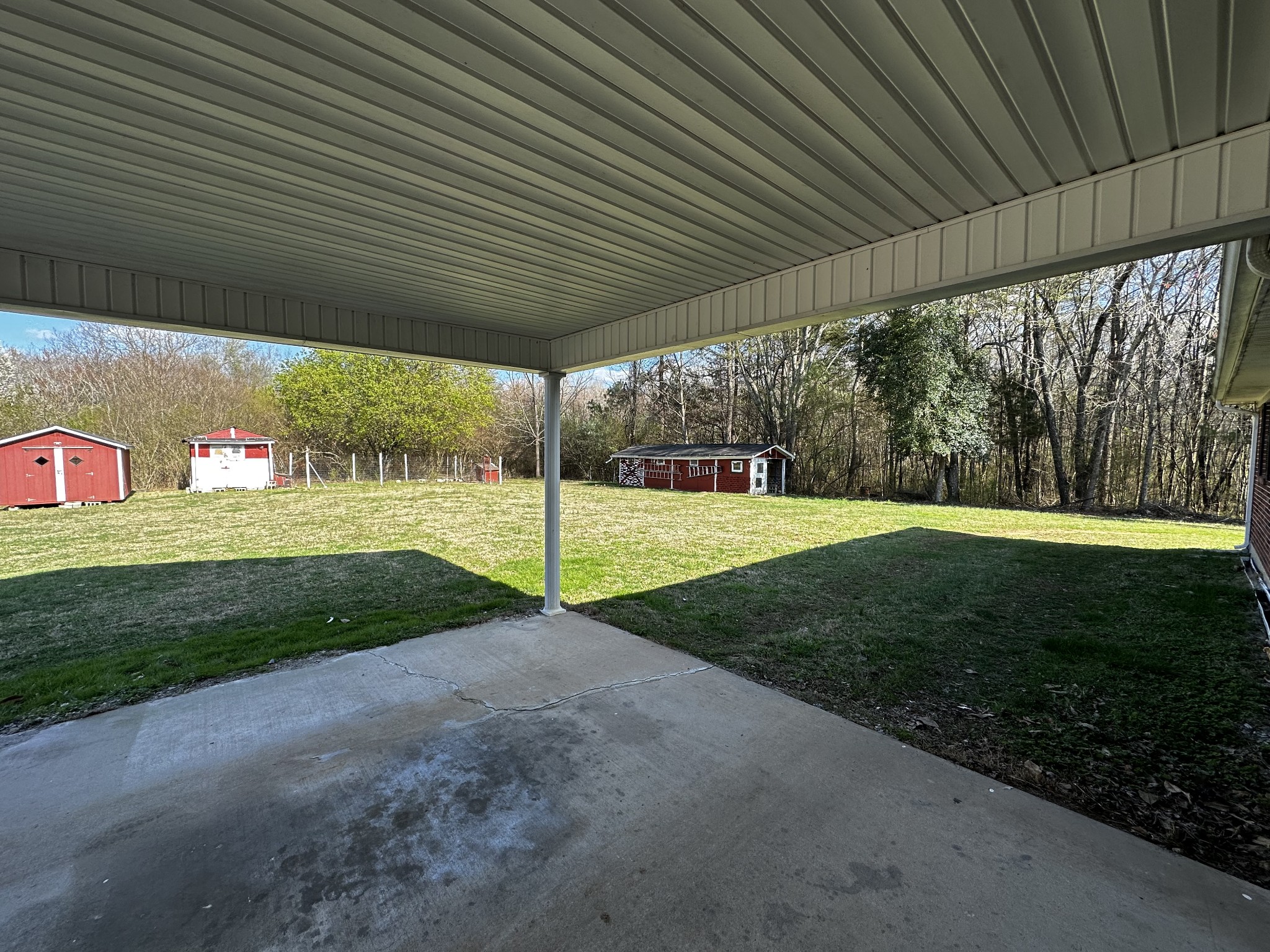 71 Hillcrest Villa Road Manchester, TN 37355 - Photo 35 of 47 a view of a house with backyard and a backyard