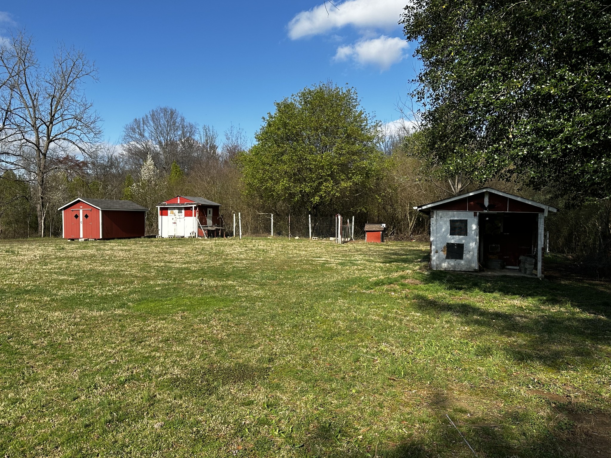 71 Hillcrest Villa Road Manchester, TN 37355 - Photo 40 of 47 a view of a two chairs in a backyard