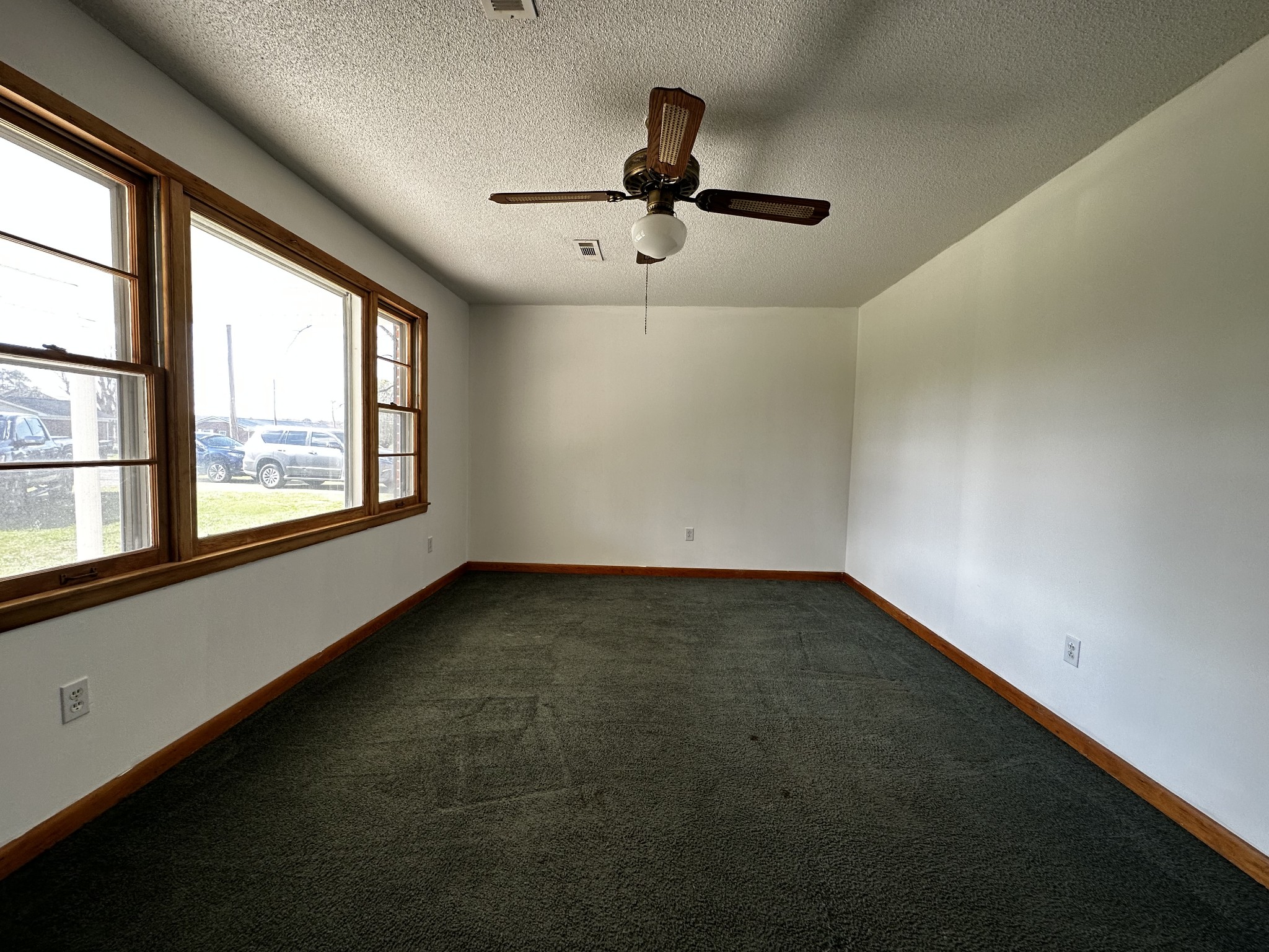 71 Hillcrest Villa Road Manchester, TN 37355 - Photo 5 of 47 an empty room with a window