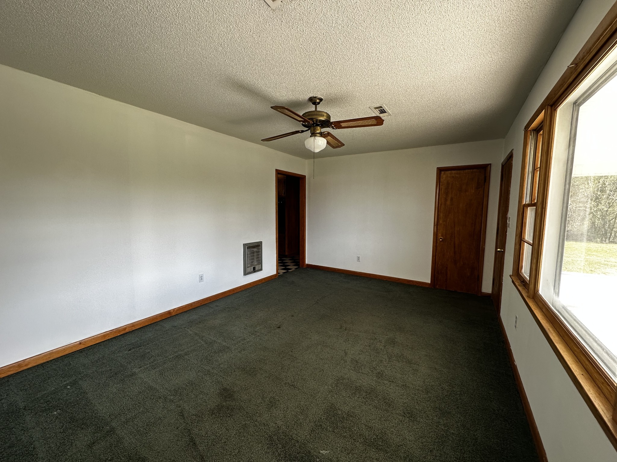 71 Hillcrest Villa Road Manchester, TN 37355 - Photo 6 of 47 a view of a livingroom with a ceiling fan and window