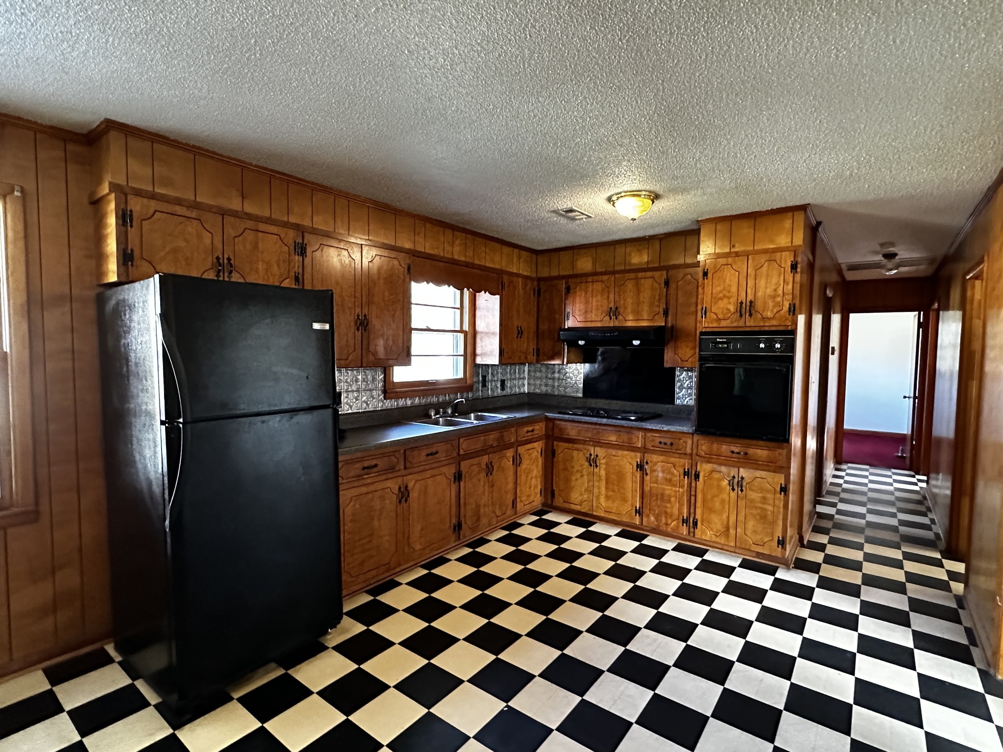 71 Hillcrest Villa Road Manchester, TN 37355 - Photo 8 of 47 a kitchen with stainless steel appliances granite countertop a refrigerator and a sink