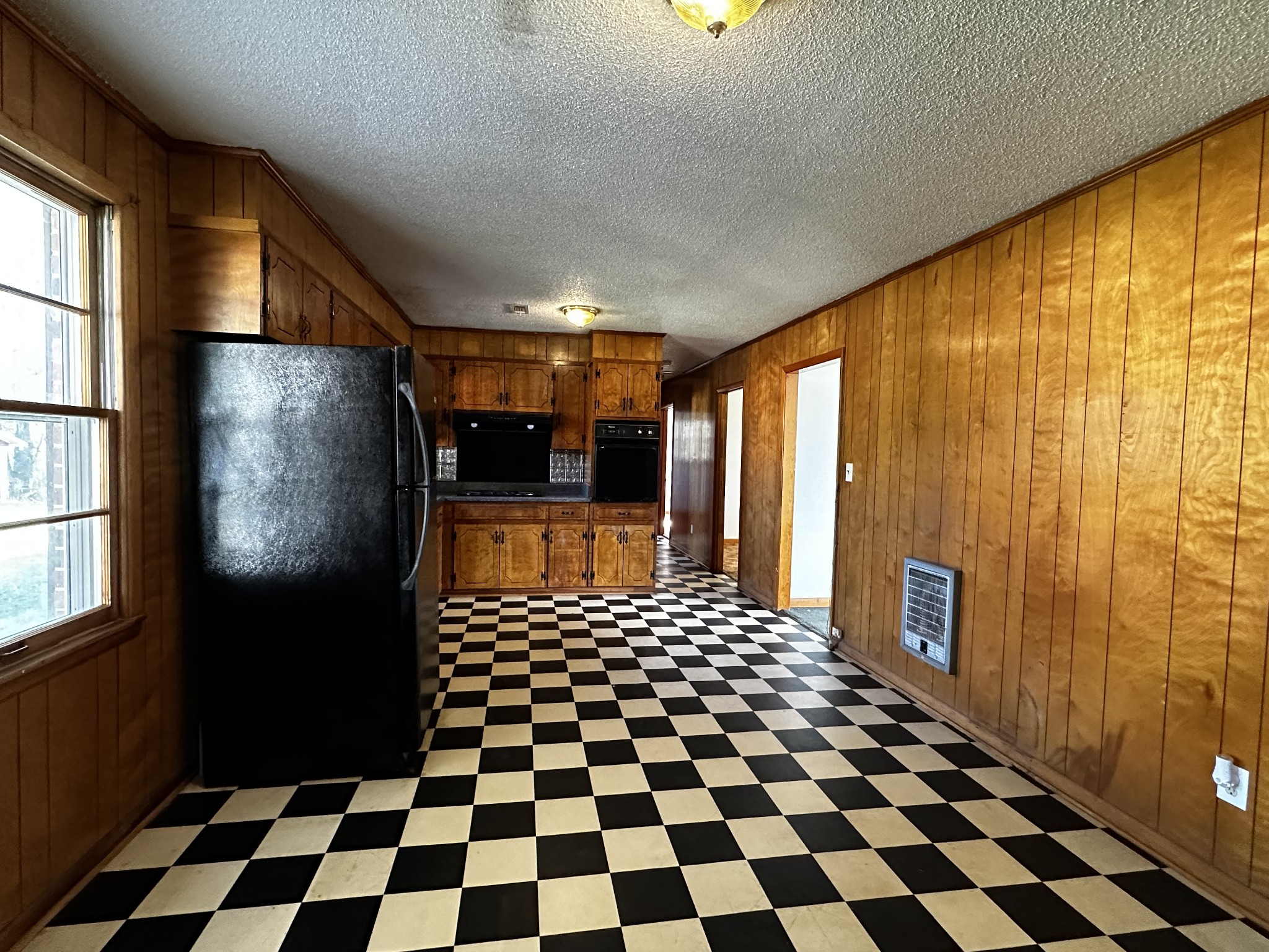 71 Hillcrest Villa Road Manchester, TN 37355 - Photo 10 of 47 a black and white checkered floor