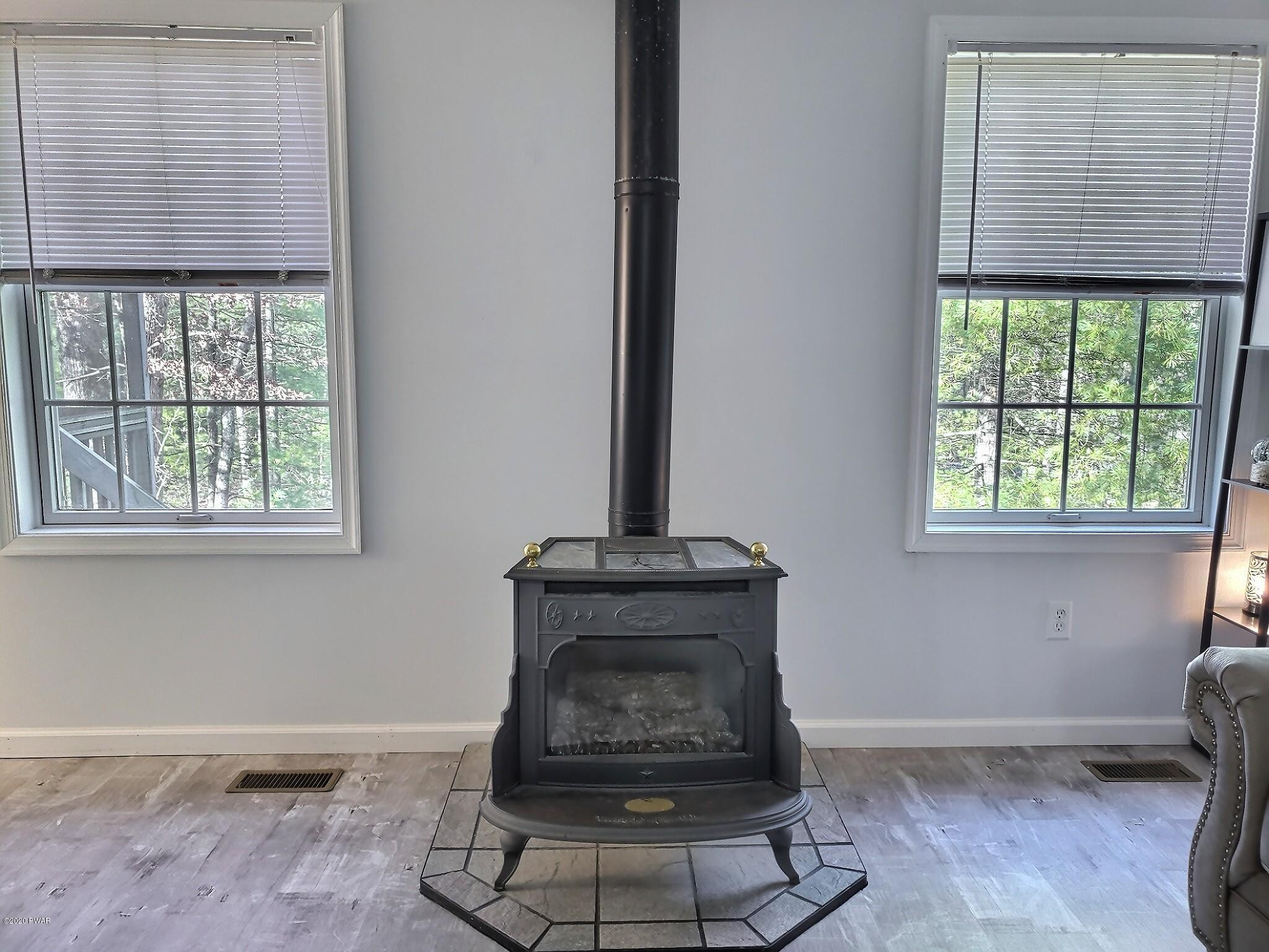 109 Beecher Road Dingmans Ferry, PA 18328 - Photo 6 of 34 Gas Stove