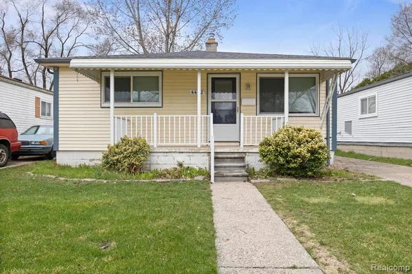 $1,700 | 4452 Edgewood Street, Dearborn Heights, MI 48125