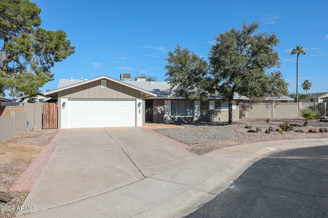 a view of a house with a yard and garage
