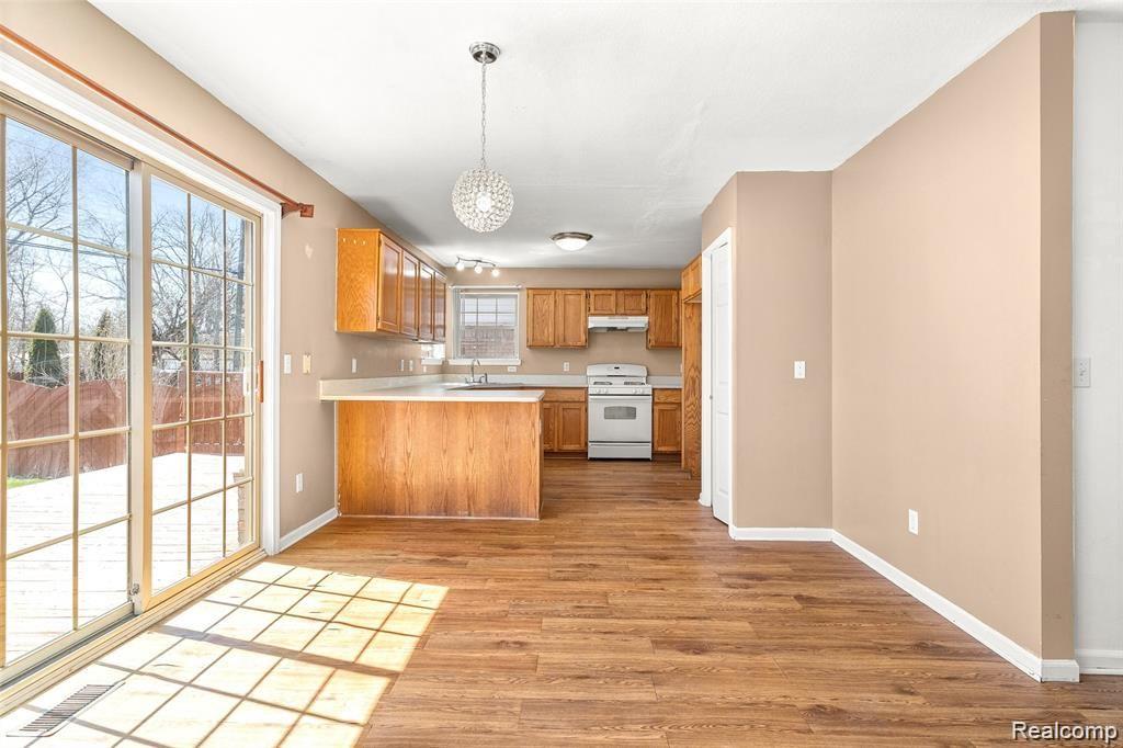 26363 Sibley Road Romulus, MI 48174 - Photo 8 of 37