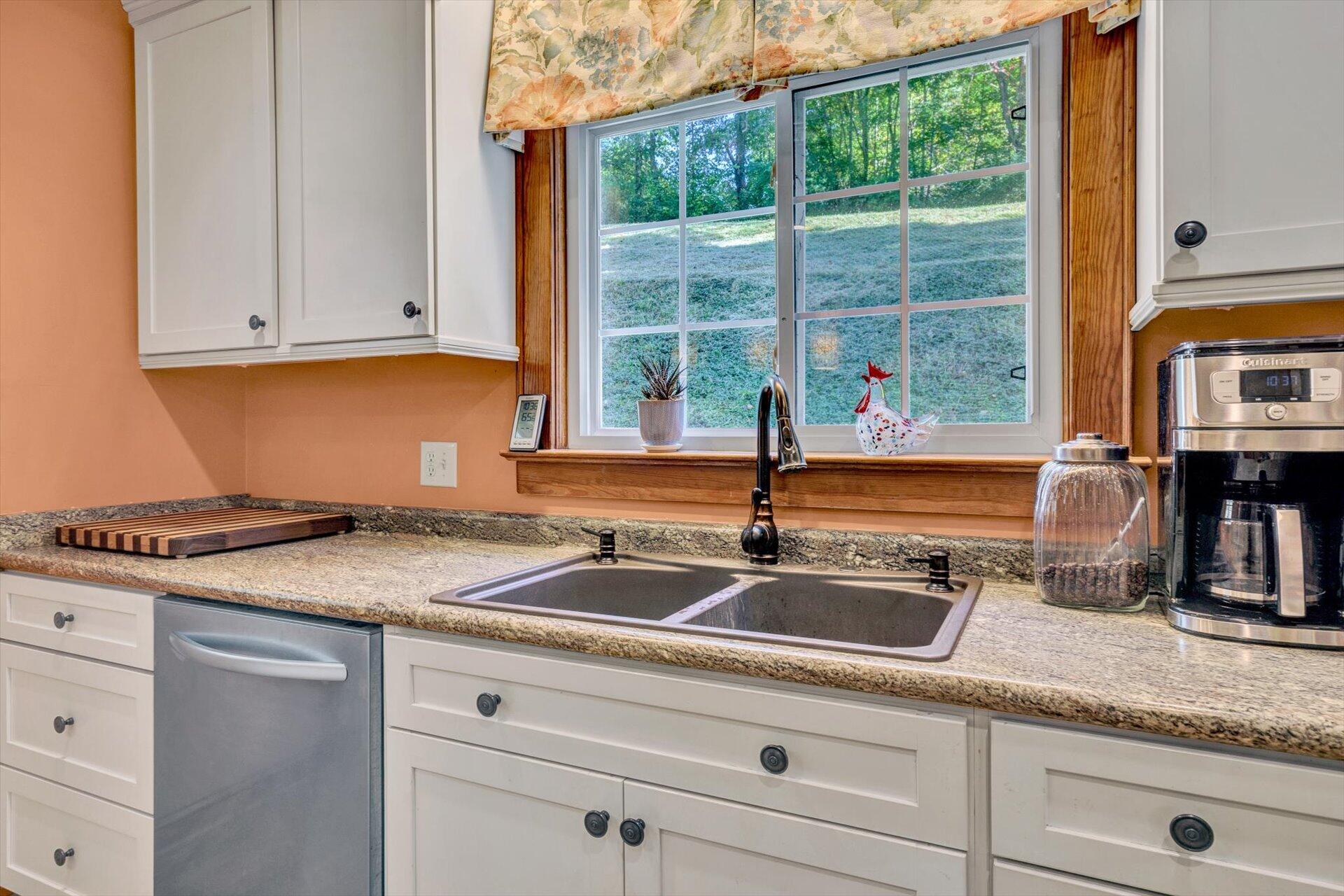 851 Honeysuckle Road Salem, VA 24153 - Photo 14 of 50 14-101820210009