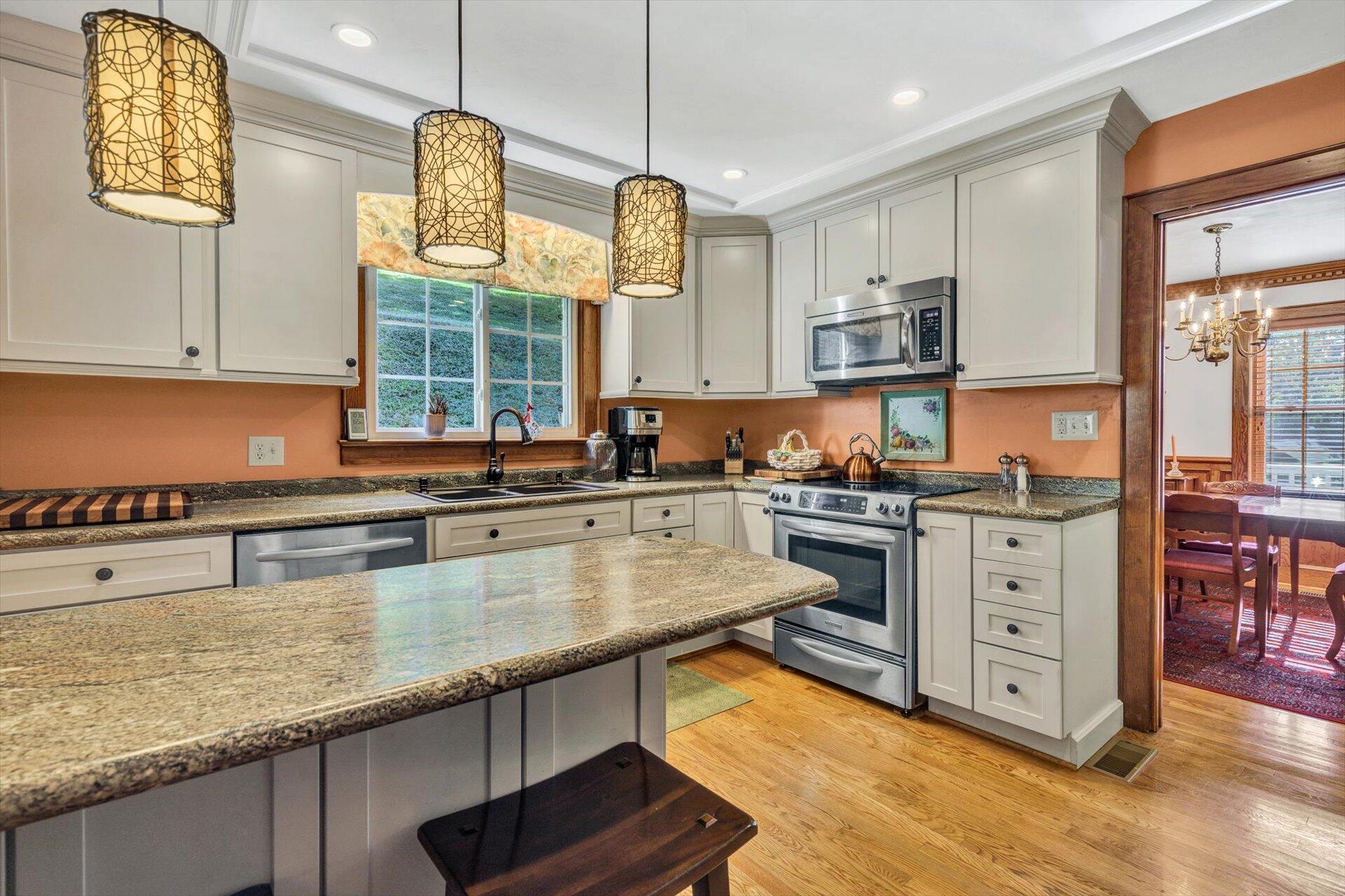 851 Honeysuckle Road Salem, VA 24153 - Photo 16 of 50 16-101820210011