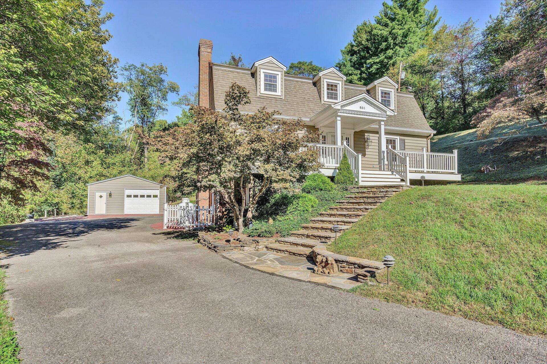 851 Honeysuckle Road Salem, VA 24153 - Photo 5 of 50 05-101820210045