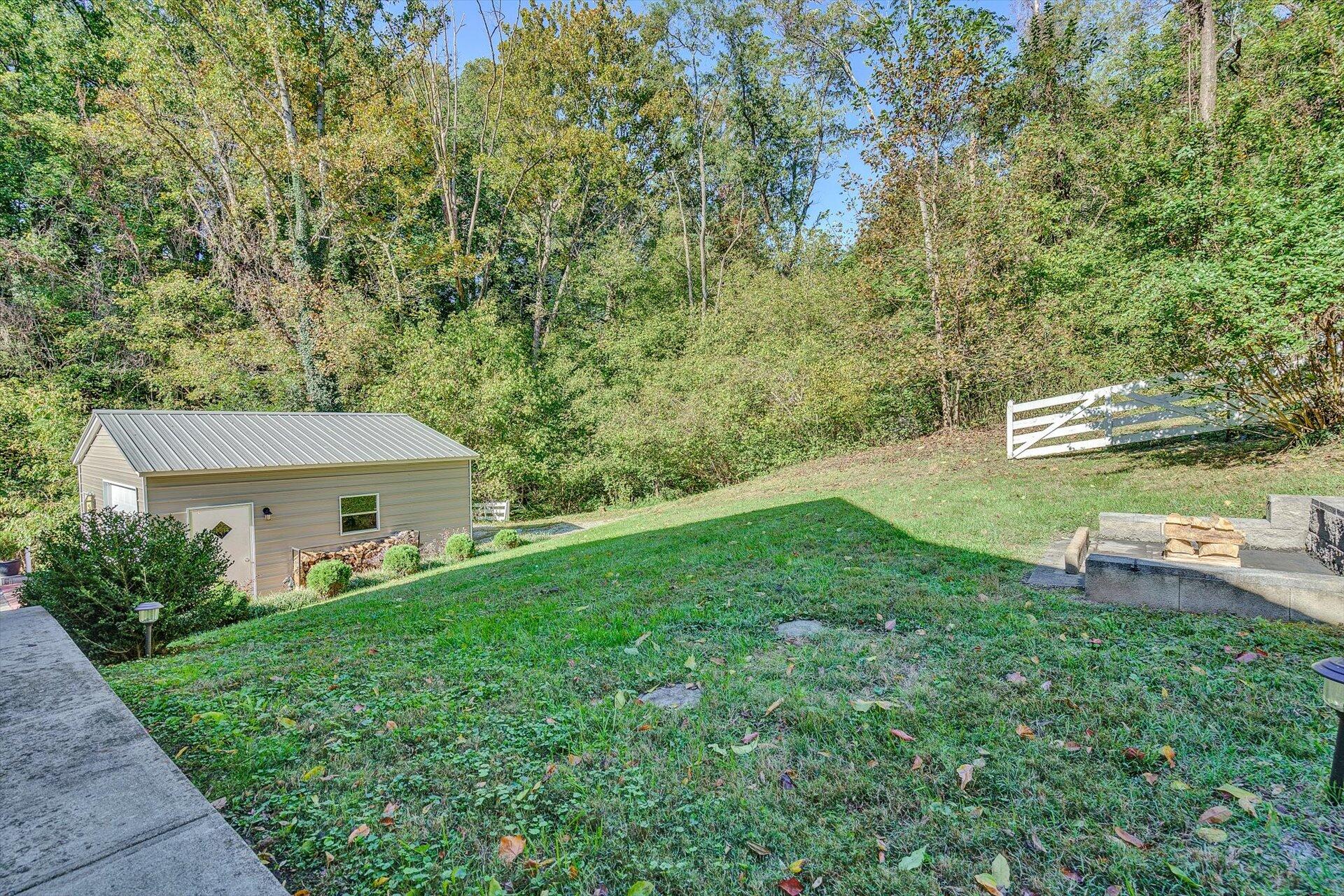 851 Honeysuckle Road Salem, VA 24153 - Photo 41 of 50 41-101820210036